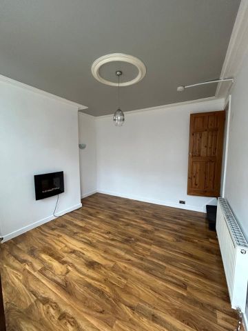 2 Bed Terraced House, Conway Place, LS8 - Photo 3