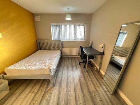 5 Bed Detached House, Charter Avenue, CV4 - Photo 3