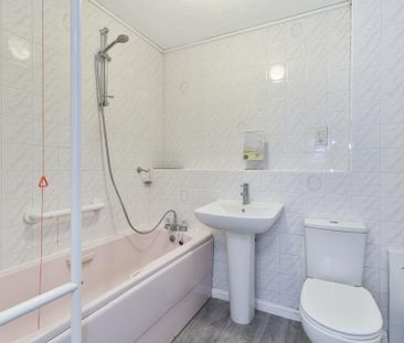 2 bedroom flat to rent - Photo 6