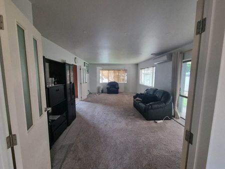 Charming 4BR Home in Mt Roskill - Photo 5