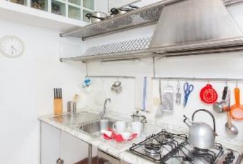 Center-Popolo: Modern, renovated 1 Bedroom, bath, kitchen. Parquet floors, bright, silent, located in beautiful villa near center, park, transport. Ref 847