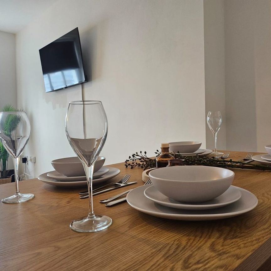 2 Bed Flat, Western Road, BN1 - Photo 1