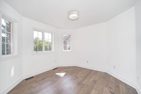 For Lease - 618 Foxcroft Boulevard, Newmarket, Ontario - Photo 4