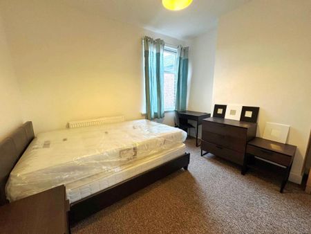 1 bedroom in a house share to rent - Photo 3