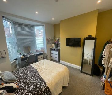 4 bedroom terraced house to rent - Photo 4