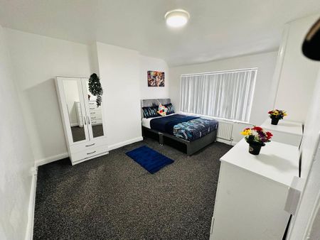 1 bedroom in a house share to rent - Photo 5