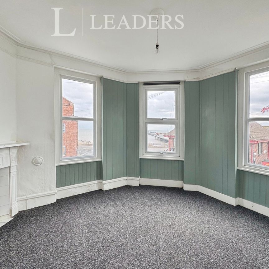 3 bedroom apartment to rent New Pier Street, Walton on the Naze, CO14 - Photo 1