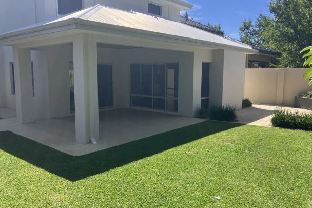 Stunning Family Home - Photo 1
