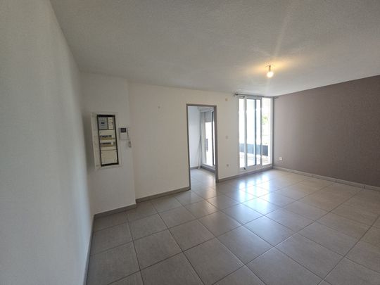 Location Appartement 2 pièces 39m² ST DENIS 97400 - Photo 1