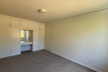 Top-Floor Apartment in the Heart of South Yarra! - Photo 2