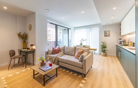 4 bedroom flat to rent - Photo 2