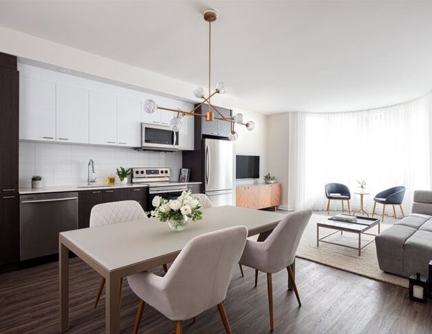 1 Bedroom - 5885 Cavendish Boulevard, Montréal - Photo 1