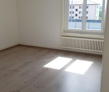 Joli appartement de 3 pièces au 1er étage avec grand balcon - Photo 3