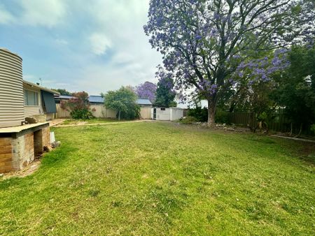 Three bedroom, family home - Photo 5