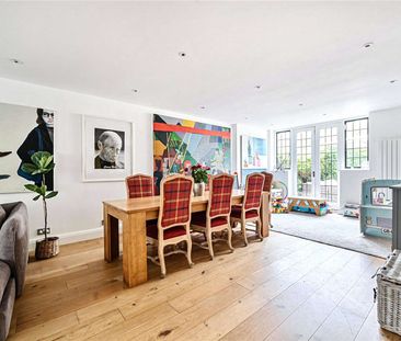 A charming 4 bedroom family home with wonderful gardens. - Photo 2