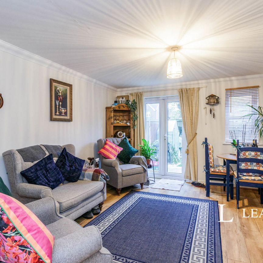 2 bedroom terraced to rent Manor Crescent, Manor Park, Epsom, KT19 - Photo 1