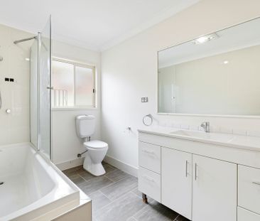 Move Straight In - Perfectly Presented 2-Bedder in Oxley Park ! - Photo 3