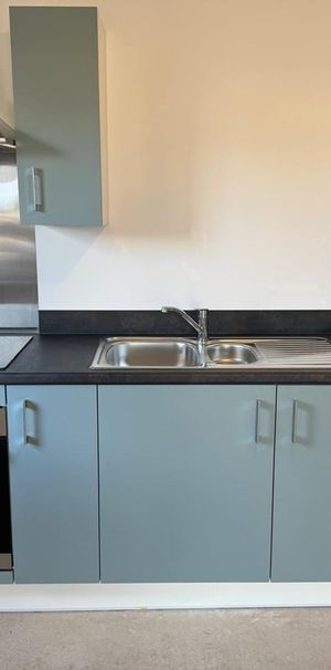 2 Bed Flat, Mountain Ash House, BS13 - Photo 1