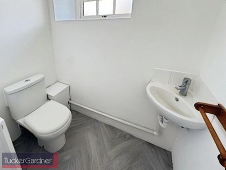 2 bedroom semi-detached house to rent - Photo 2
