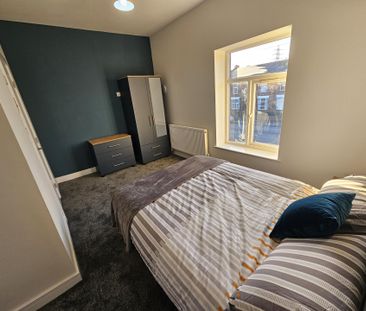 Tonge Moor Road, Bolton - Photo 3