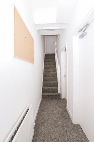 4 bedroom terraced house to rent - Photo 2