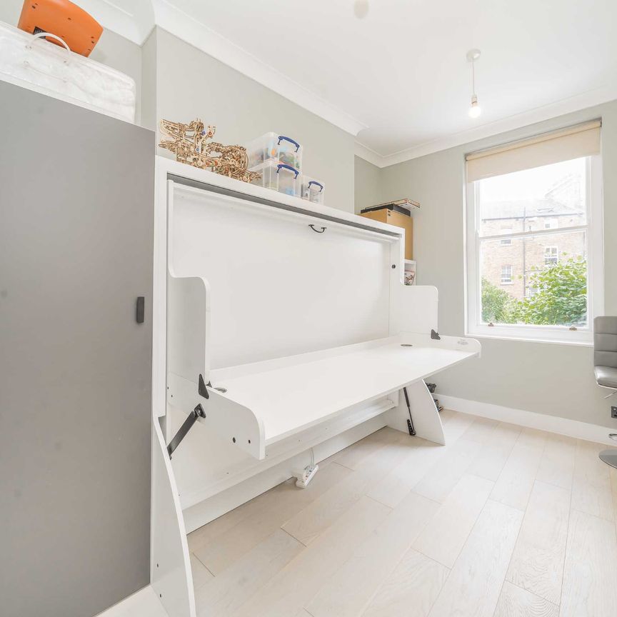 Compayne Gardens, West Hampstead, NW6, London - Photo 1