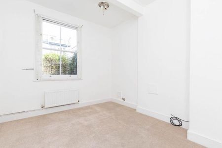 Bright 1 bedroom ground floor garden property close to zone 2 underground - Photo 5