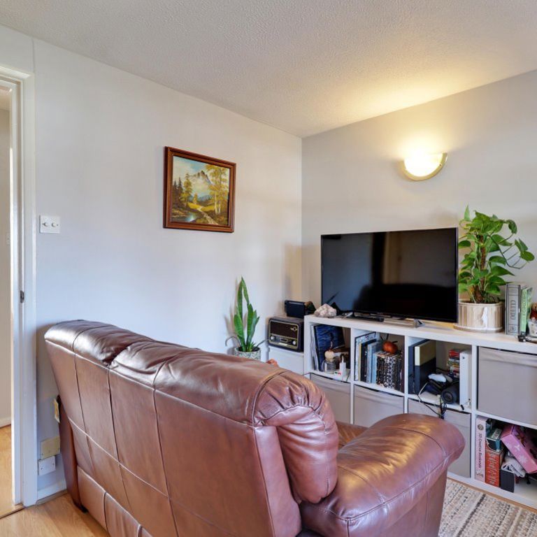 A 1 Bedroom Flat in Coppice Gate GL51 9QJ - Photo 1