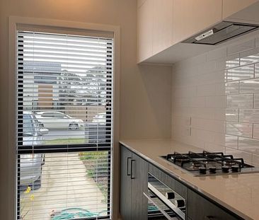 Modern 2-Bedroom Townhouse in Wallaceville - Photo 4