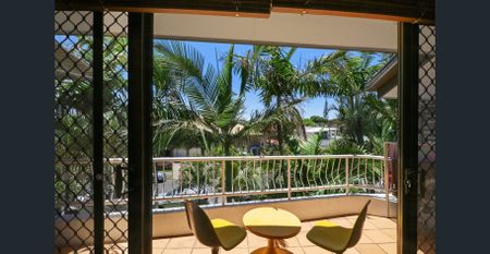 A Charming Beachside Retreat in the Heart of Mermaid Beach - Photo 2