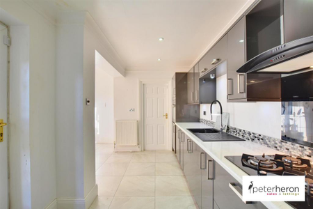 3 bedroom semi-detached house to rent - Photo 3