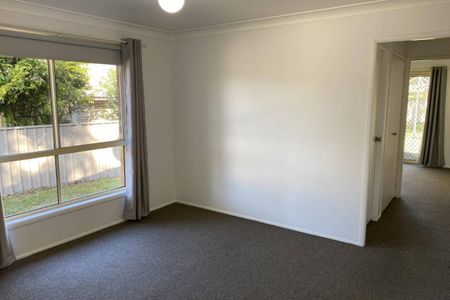 WELL PRESENTED NEAT & TIDY 2 BEDROOM UNIT!!! - Photo 4