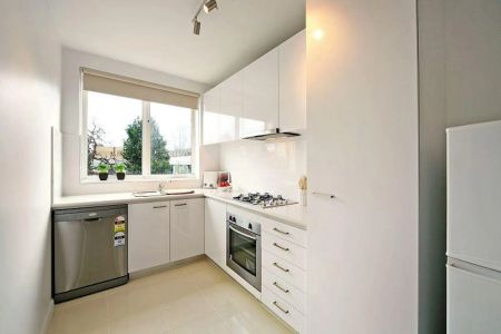 Spacious Two-bedroom Apartment - Photo 5