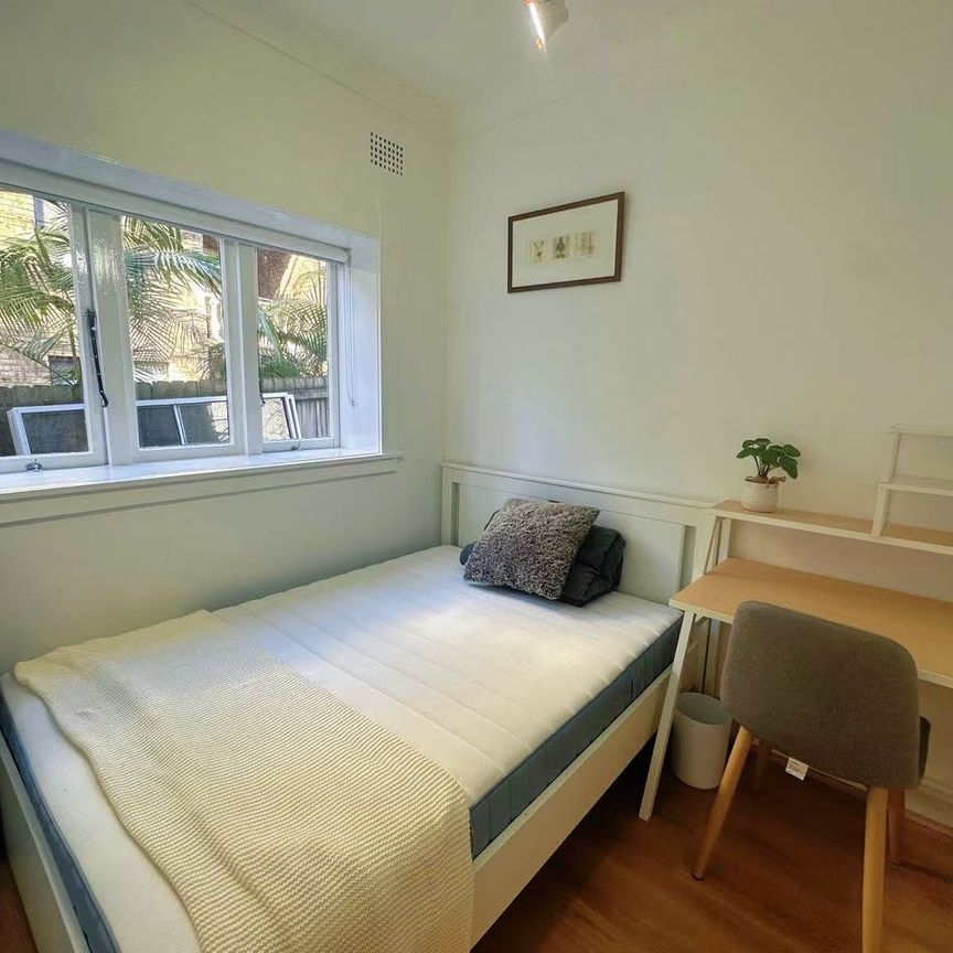Sun-Drenched & Spacious Home in the Heart of Crows Nest! - Photo 1