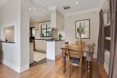 Stylish Family Home in Prime Rostrevor - Photo 5