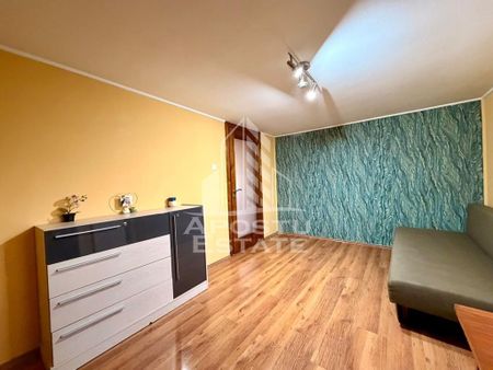 Apartament cu 3 camere, decomandat, zona Aradului - Photo 2