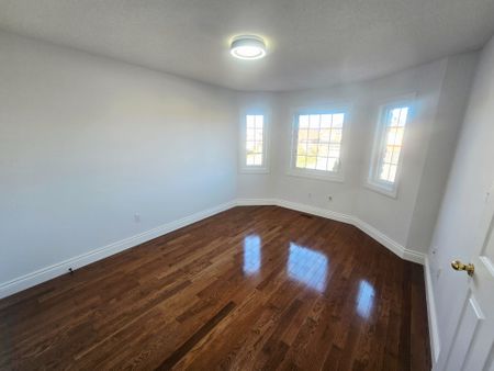 For Lease - 133 Humberland Drive Unit# Upper Level, Richmond Hill, Ontario - Photo 4