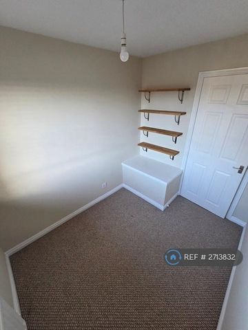 3 bedroom semi-detached house to rent - Photo 4