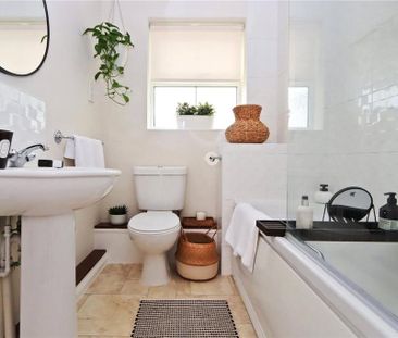 3 bedroom flat to rent - Photo 4