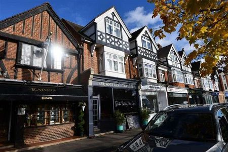 Bedroom Maisonettet Floor In Cranleigh, GU6 - Photo 5