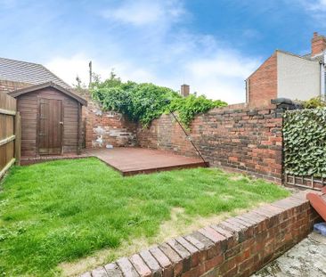 2 bedroom end of terrace house to rent - Photo 1