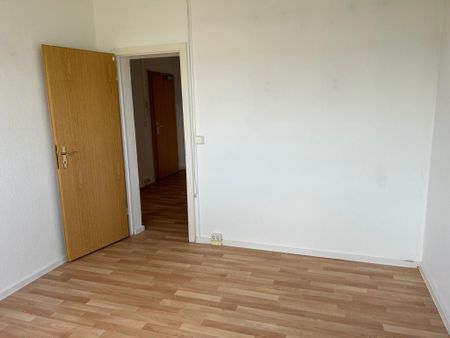 Kleine 4-Raum Wohnung Nähe Elsteraue und mit Loggia! - Foto 3