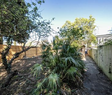 2 bedroom semi-detached bungalow to rent - Photo 3