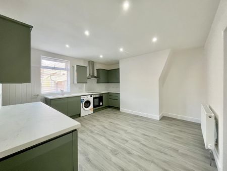 3 bedroom terraced house to rent - Photo 3