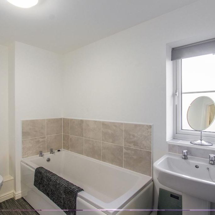 2 bedroom coach house to rent - Photo 1