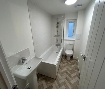 3 bedroom semi-detached house to rent - Photo 6