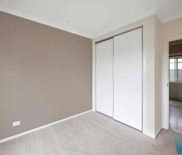 CHIC THREE BEDROOM RESIDENCE - Photo 5