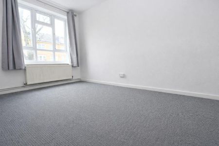 3 bedroom flat to rent - Photo 2