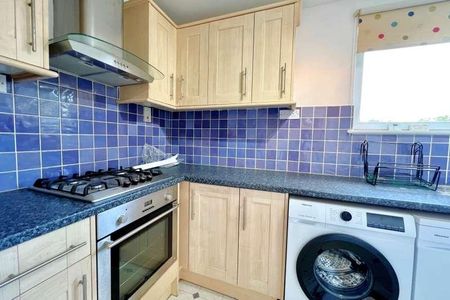 Woking, Surrey, GU22 - Photo 4