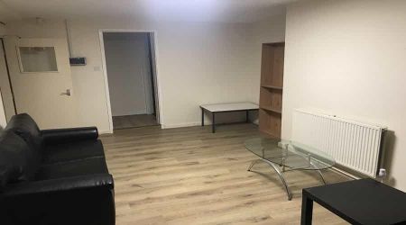 3 bedroom flat to rent - Photo 2